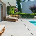 Luxury 4br W/ Pool & Cinema Golf | By Airnest * Charneca (Setubal)