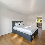 Luxury 4br W/ Pool & Cinema Golf | By Airnest Villa *