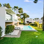 Βίλα Luxury 4br W/ Pool & Cinema Golf | By Airnest *