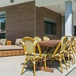 Βίλα Luxury 4br W/ Pool & Cinema Golf | By Airnest
