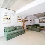 Βίλα Luxury 4br W/ Pool & Cinema Golf | By Airnest