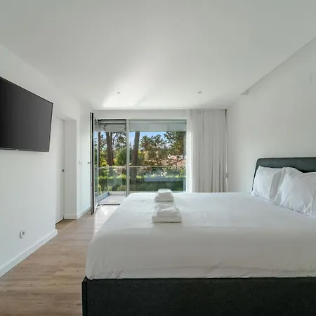Luxury 4br W/ Pool & Cinema Golf | By Airnest Vila