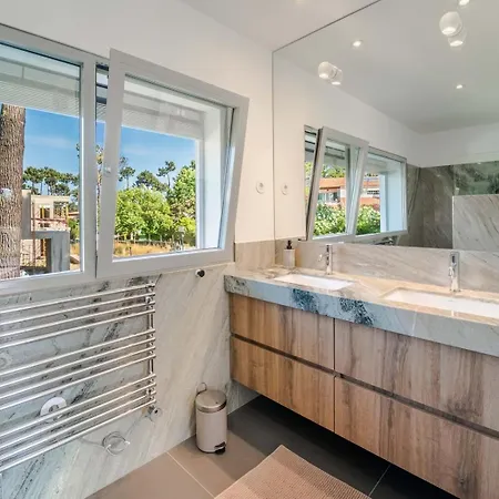 Luxury 4br W/ Pool & Cinema Golf | By Airnest
