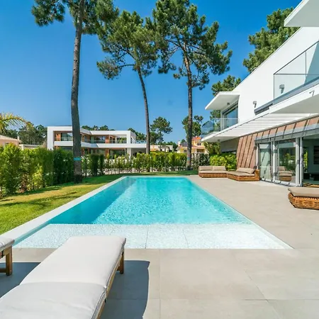 Luxury 4br W/ Pool & Cinema Golf | By Airnest