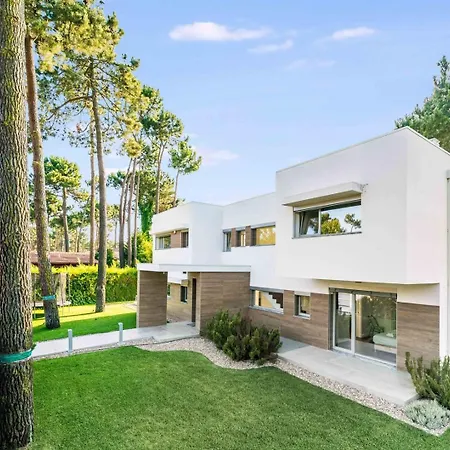 Vila Luxury 4br W/ Pool & Cinema Golf | By Airnest