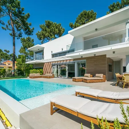 Luxury 4br W/ Pool & Cinema Golf | By Airnest Vila *