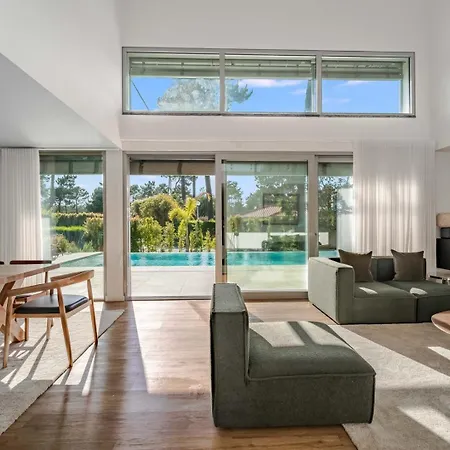 Luxury 4br W/ Pool & Cinema Golf | By Airnest Vila Charneca (Setubal)