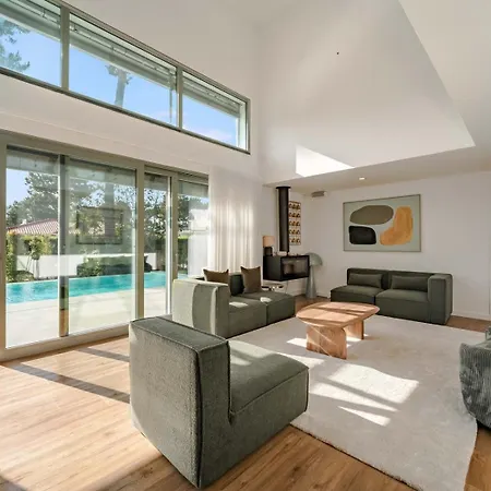 Luxury 4br W/ Pool & Cinema Golf | By Airnest Vila