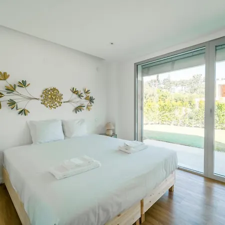 Vila Luxury 4br W/ Pool & Cinema Golf | By Airnest Charneca (Setubal)