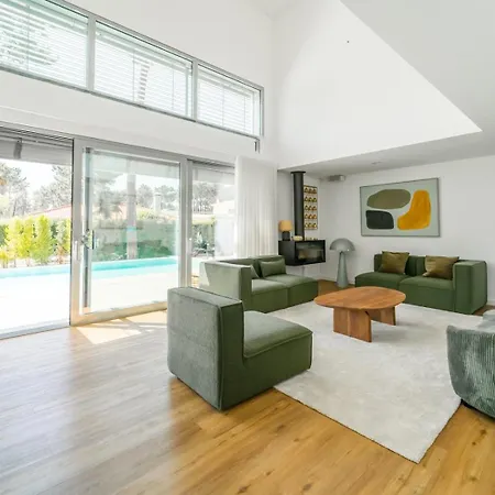 Luxury 4br W/ Pool & Cinema Golf | By Airnest Vila