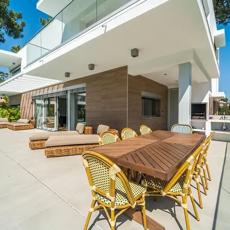 Luxury 4br W/ Pool & Cinema Golf | By Airnest Charneca (Setubal)