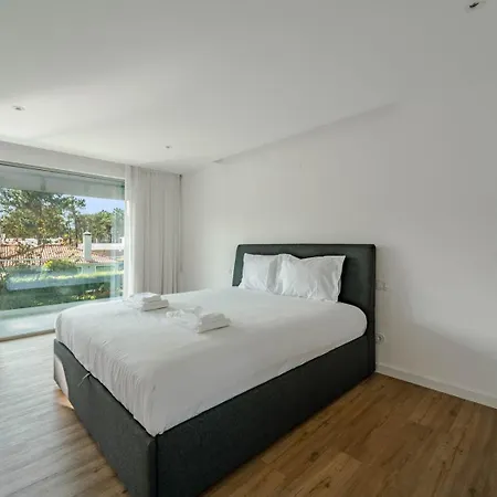Luxury 4br W/ Pool & Cinema Golf | By Airnest
