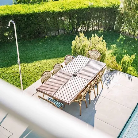 Luxury 4br W/ Pool & Cinema Golf | By Airnest