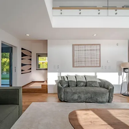 Vila Luxury 4br W/ Pool & Cinema Golf | By Airnest *