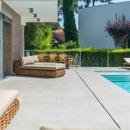 Luxury 4br W/ Pool & Cinema Golf | By Airnest * Charneca (Setubal)