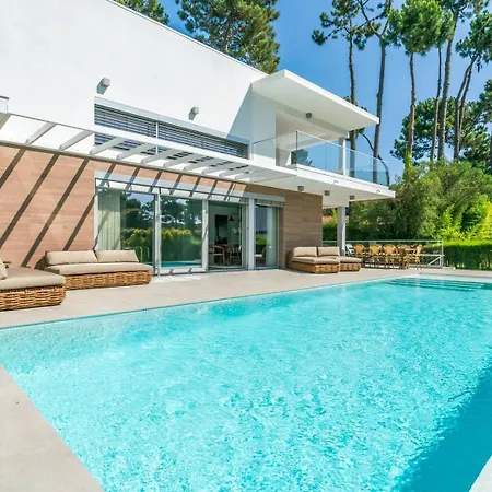 Luxury 4br W/ Pool & Cinema Golf | By Airnest Charneca (Setubal)