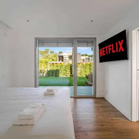 Luxury 4br W/ Pool & Cinema Golf | By Airnest Vila
