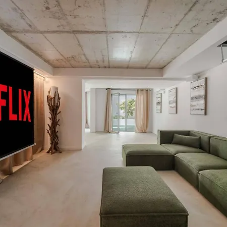 Luxury 4br W/ Pool & Cinema Golf | By Airnest