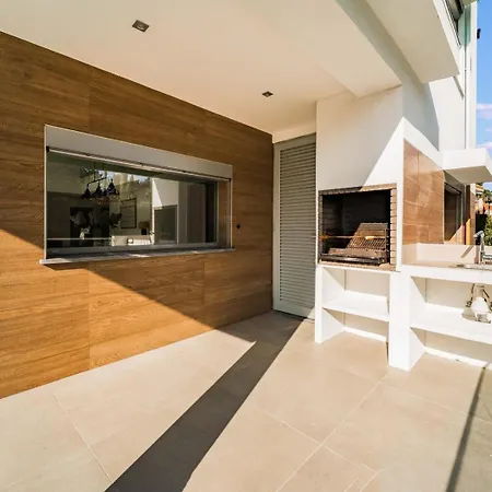 Luxury 4br W/ Pool & Cinema Golf | By Airnest * Charneca (Setubal)