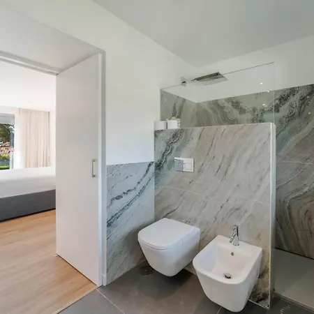 Vila Luxury 4br W/ Pool & Cinema Golf | By Airnest