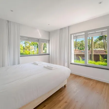 Vila Luxury 4br W/ Pool & Cinema Golf | By Airnest Charneca (Setubal)