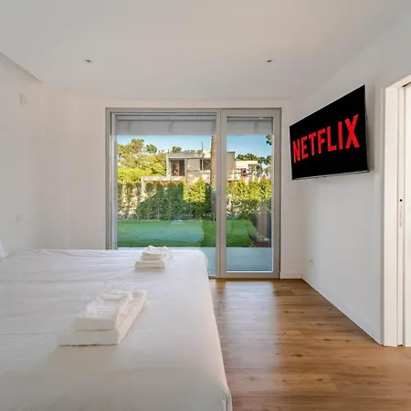 Luxury 4br W/ Pool & Cinema Golf | By Airnest Vila Charneca (Setubal)