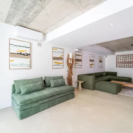 Vila Luxury 4br W/ Pool & Cinema Golf | By Airnest