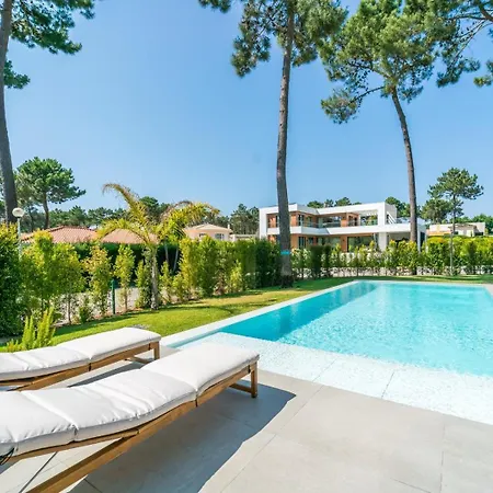 Luxury 4br W/ Pool & Cinema Golf | By Airnest Vila *