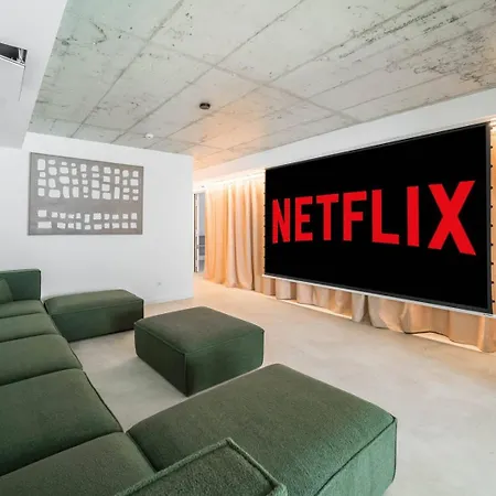 Luxury 4br W/ Pool & Cinema Golf | By Airnest Charneca (Setubal)