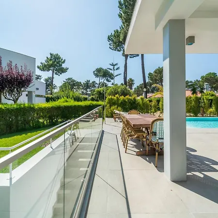 Luxury 4br W/ Pool & Cinema Golf | By Airnest