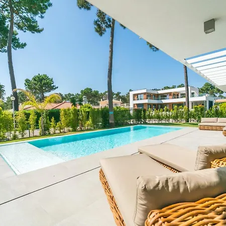 Luxury 4br W/ Pool & Cinema Golf | By Airnest * Charneca