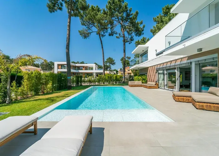 Luxury 4br W/ Pool & Cinema Golf | By Airnest