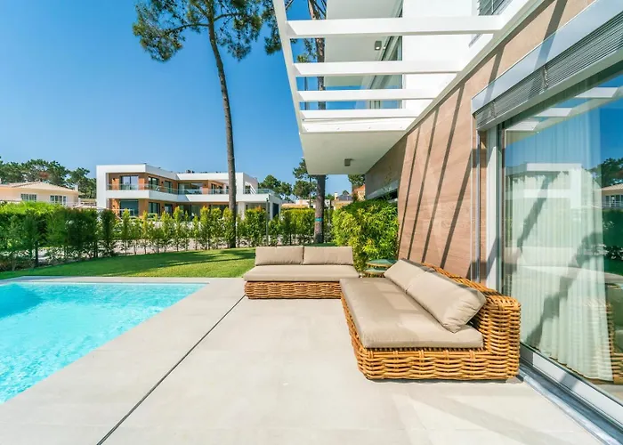 Luxury 4br W/ Pool & Cinema Golf | By Airnest *