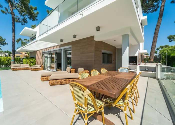 Luxury 4br W/ Pool & Cinema Golf | By Airnest Charneca (Setubal)