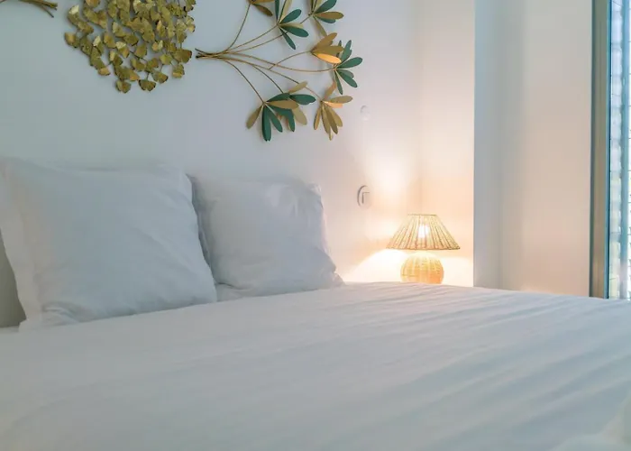 Villa Luxury 4br W/ Pool & Cinema Golf | By Airnest Charneca (Setubal)