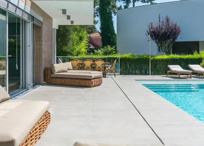 Luxury 4br W/ Pool & Cinema Golf | By Airnest * Charneca (Setubal)