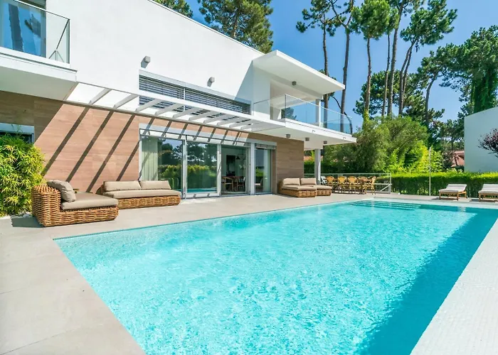 Luxury 4br W/ Pool & Cinema Golf | By Airnest Charneca (Setubal)