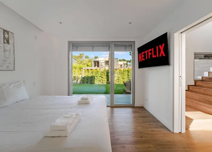 Luxury 4br W/ Pool & Cinema Golf | By Airnest Villa