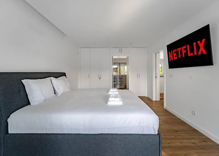 Luxury 4br W/ Pool & Cinema Golf | By Airnest Charneca (Setubal)