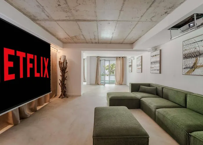 Luxury 4br W/ Pool & Cinema Golf | By Airnest