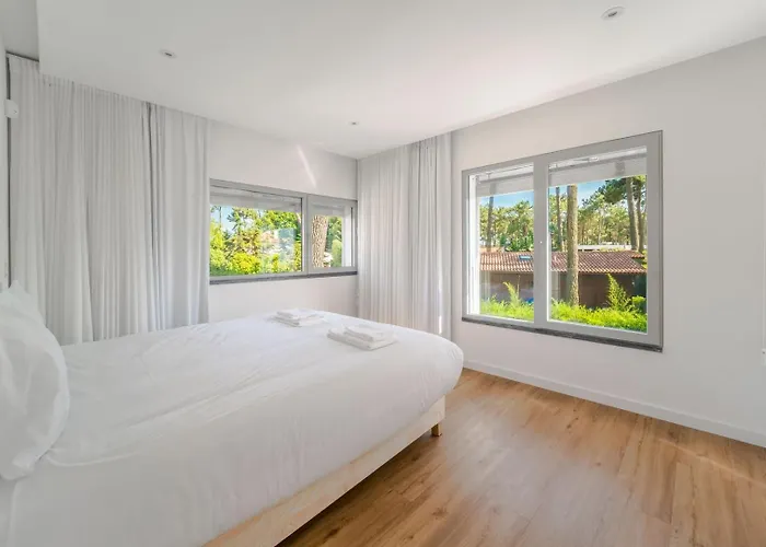 Vila Luxury 4br W/ Pool & Cinema Golf | By Airnest Charneca (Setubal)