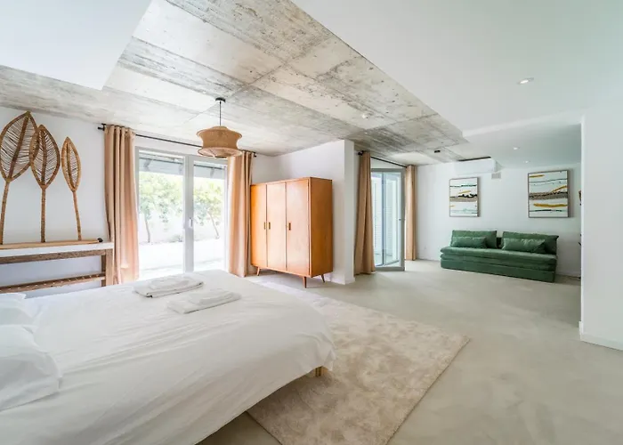 Luxury 4br W/ Pool & Cinema Golf | By Airnest Charneca (Setubal)