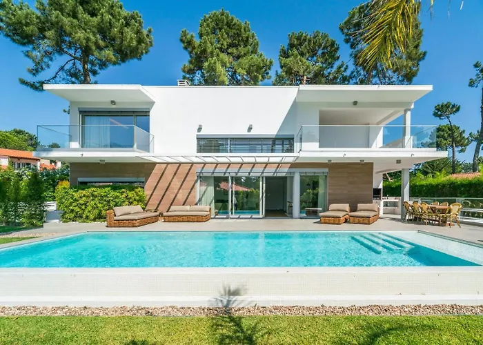 Luxury 4br W/ Pool & Cinema Golf | By Airnest Villa