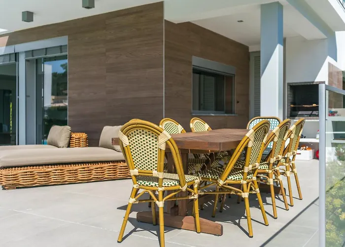 Villa Luxury 4br W/ Pool & Cinema Golf | By Airnest