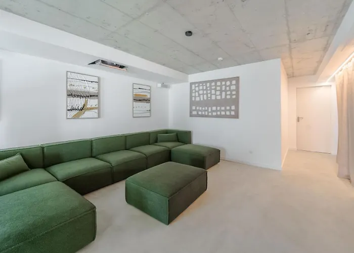 Luxury 4br W/ Pool & Cinema Golf | By Airnest Villa *